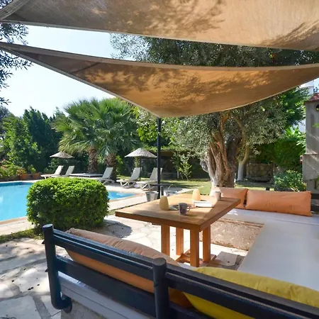 别墅 Sleeps 8 Pool Air Con Wifi 比特兹
