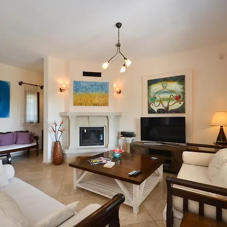 Villa Sleeps 8 Pool Air Con Wifi Bitez