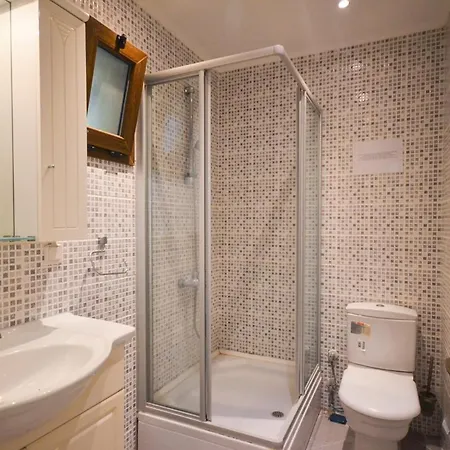 Sleeps 8 Pool Air Con Wifi 别墅