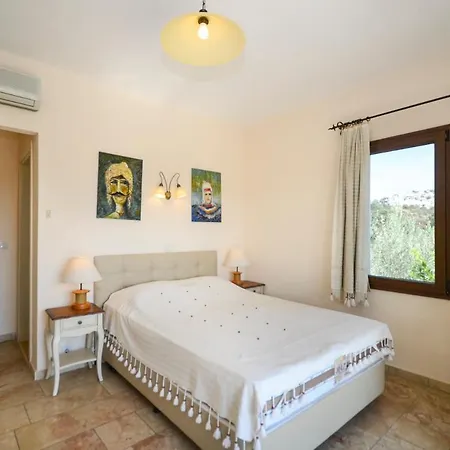 Sleeps 8 Pool Air Con Wifi