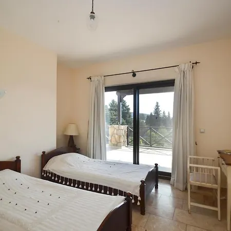 Sleeps 8 Pool Air Con Wifi
